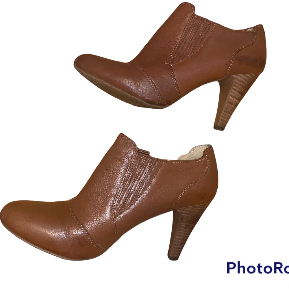 Size 9 Cognac Brown Audrey Brooke Ankle Bootie